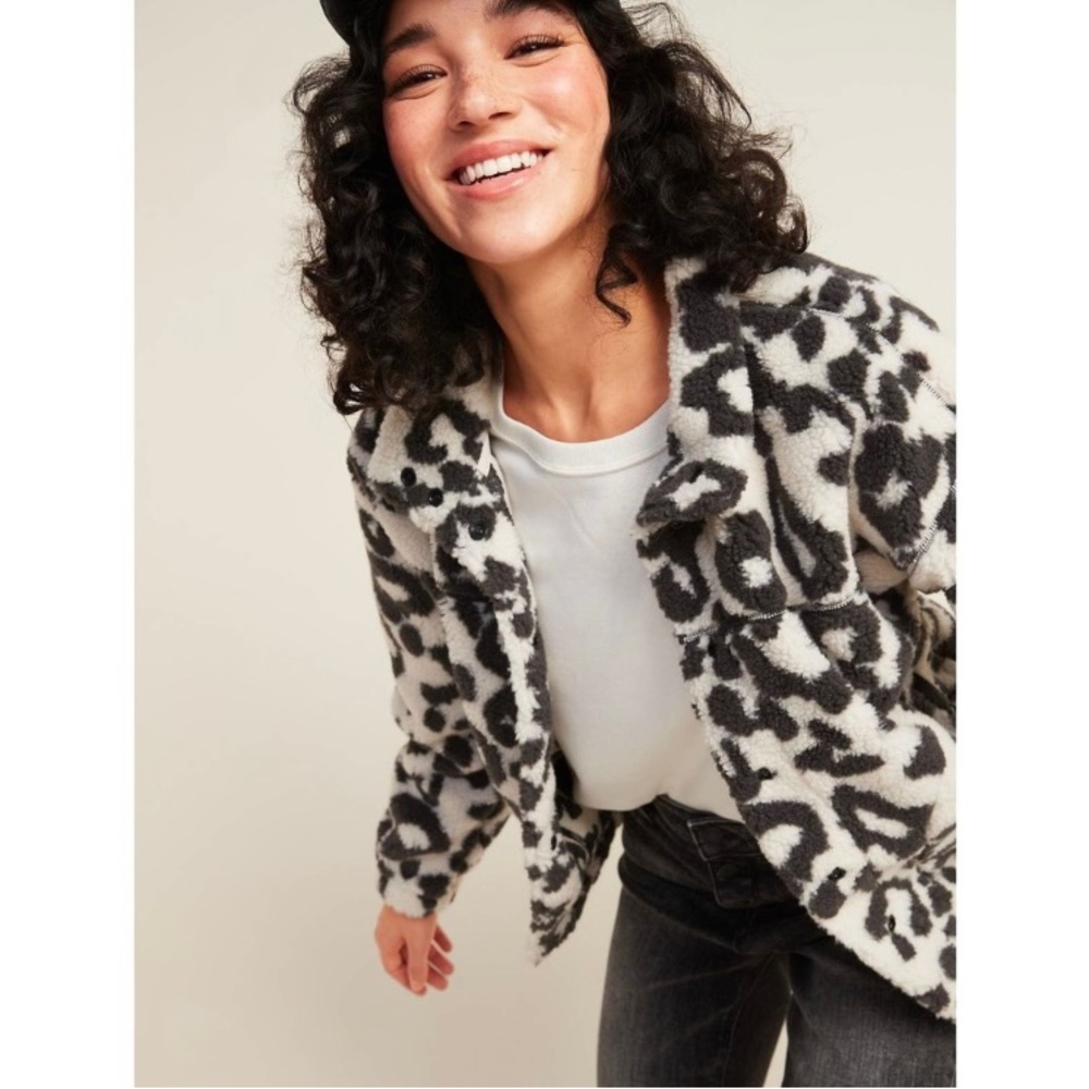 OLD NAVY | Cropped Snap Closure Animal Print Sherpa